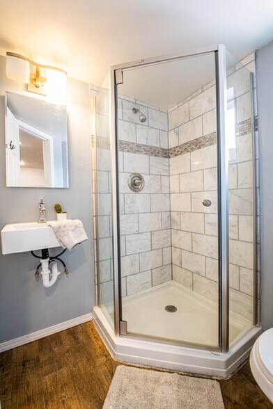 Building Photo - 4770 Bancroft St Studio B