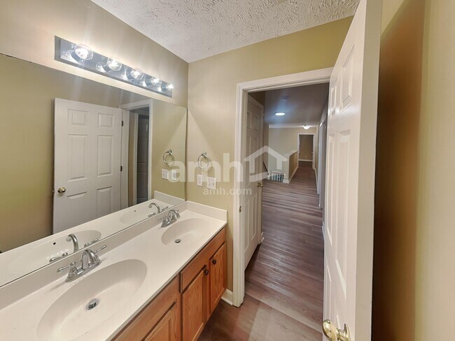 Building Photo - 3505 Bent Wood Ct