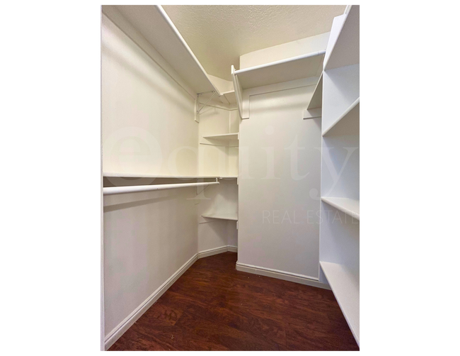 Building Photo - 8045 N Plum Creek Dr