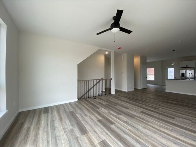 Building Photo - $2,275 | 3 Bedroom, 2.5 Bathroom Town Home | Pet Friendly | Sublease* | Available for August 1st,...