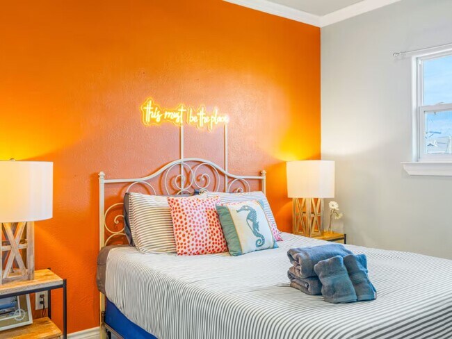 Building Photo - 986 Bahama Ln