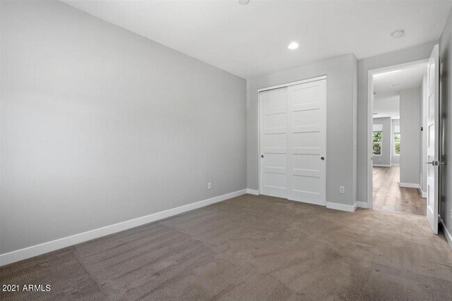 Building Photo - 1214 W 5th St