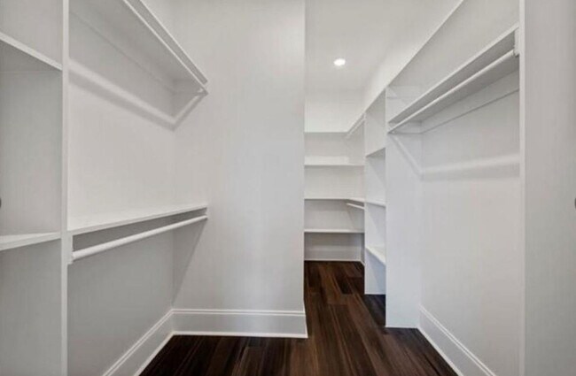 Building Photo - 3137 Pauger St