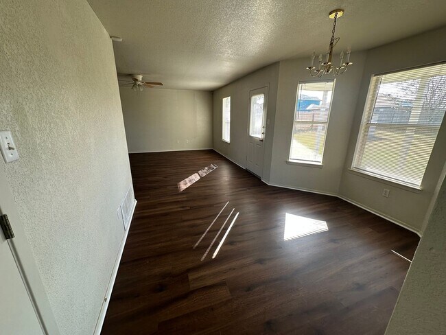 Building Photo - AVAILABLE NOW! - 2 WEEKS FREE!