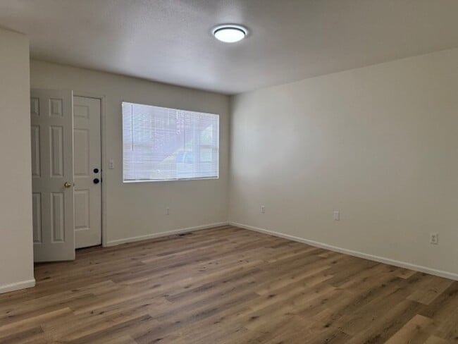 Building Photo - 304 Snyder Ave