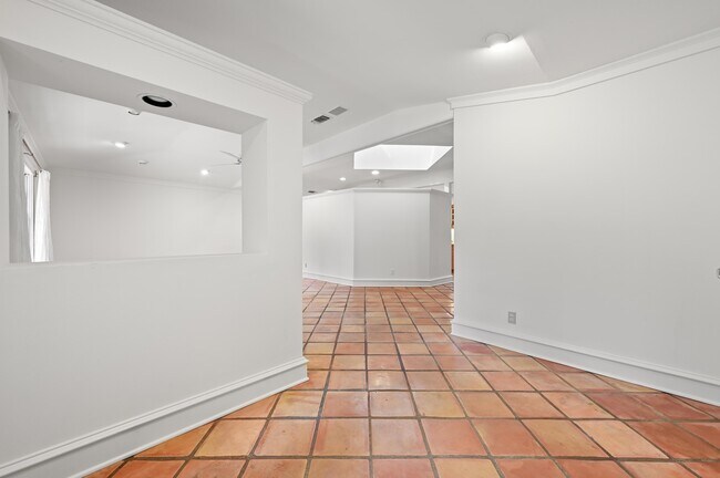 Building Photo - 2807 Hatley Dr