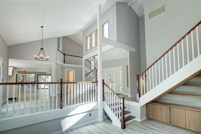 Building Photo - 5Bd/2.5Ba Kirkland Home