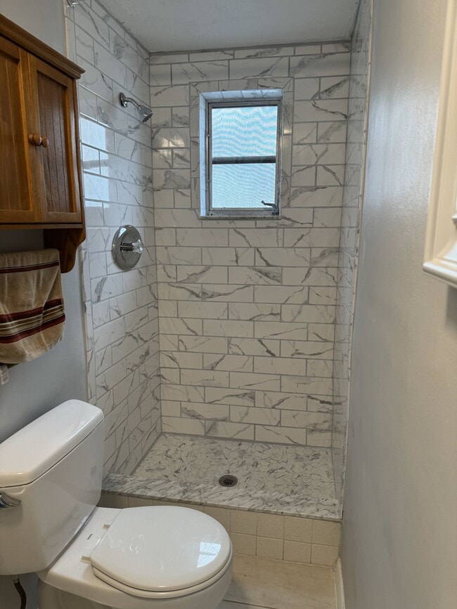 Building Photo - 5714 Chipper Dr