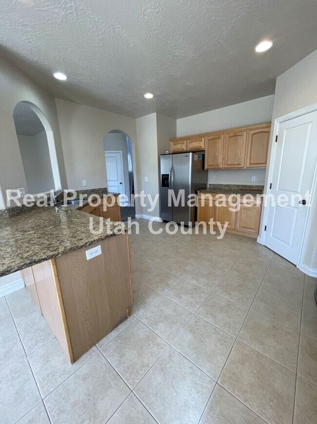 Building Photo - 2861 Fox Hunters Loop