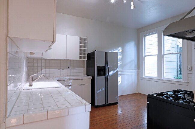 Building Photo - 84a Sanchez St