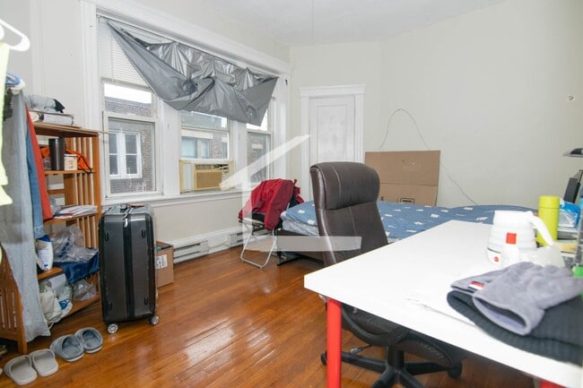 Building Photo - Mission Hill Area. No Brokers Fee, Hot Water Included, Eat-in Kitchen, Parking for Rent