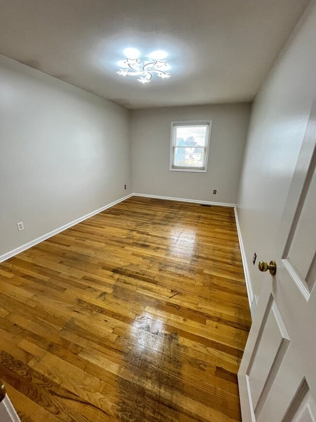 Building Photo - 3 Bedroom Single Family Home in Liverpool