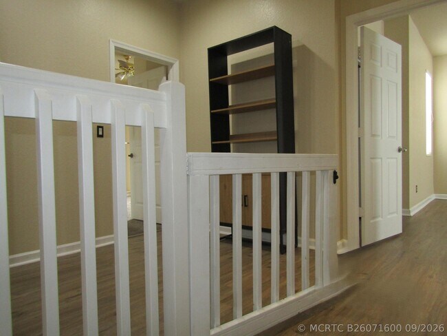 Building Photo - 1756 SW Jamesport Dr