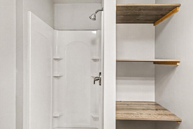 Building Photo - 307 E Bridge St