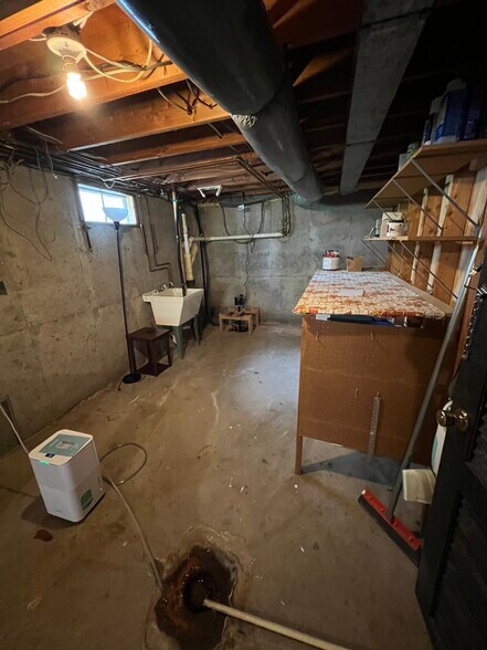 Building Photo - 1720 Heuss Ave