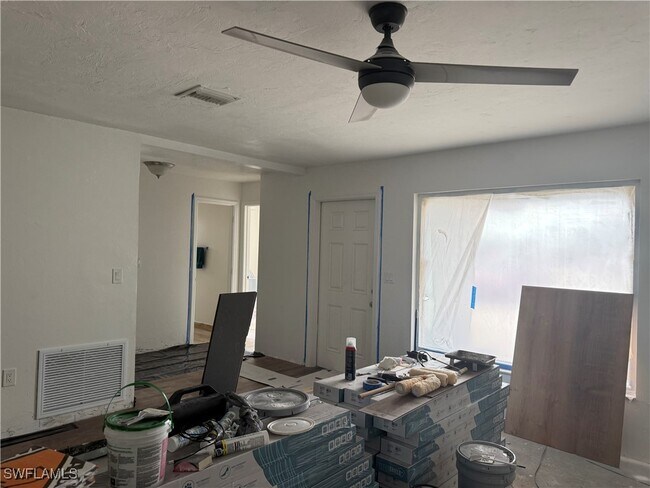 Building Photo - 5460 Bayshore Rd