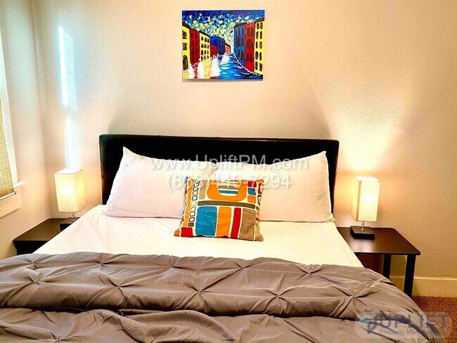 Building Photo - 36th (3637-3639)