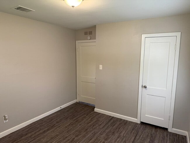 Building Photo - 5743 Beldart St