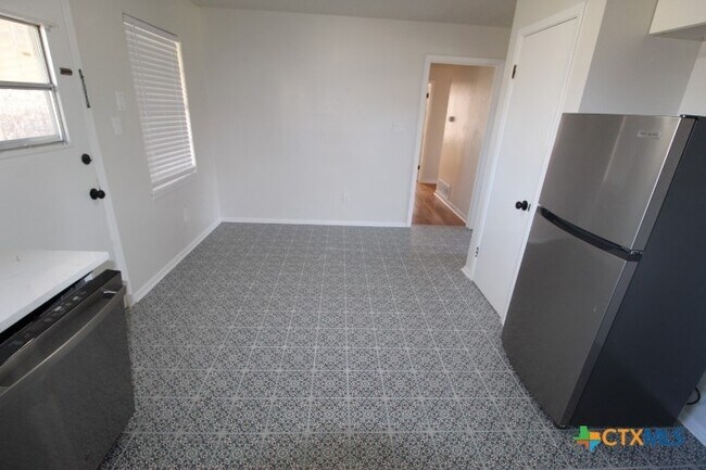 Building Photo - 1103 Robertson Ave