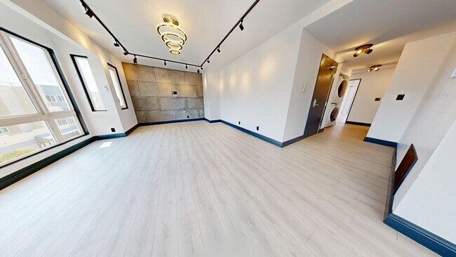 Building Photo - 711 La Playa St