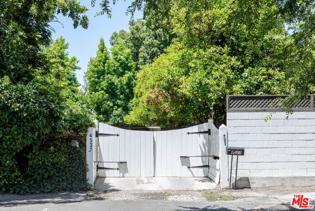 Building Photo - 4537 Agnes Ave