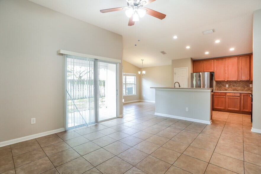 Building Photo - 2109 S Cranbrook Ave