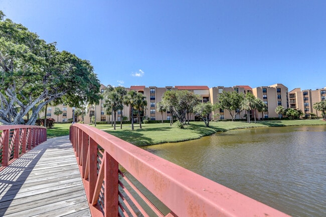 Building Photo - 450 Egret Cir