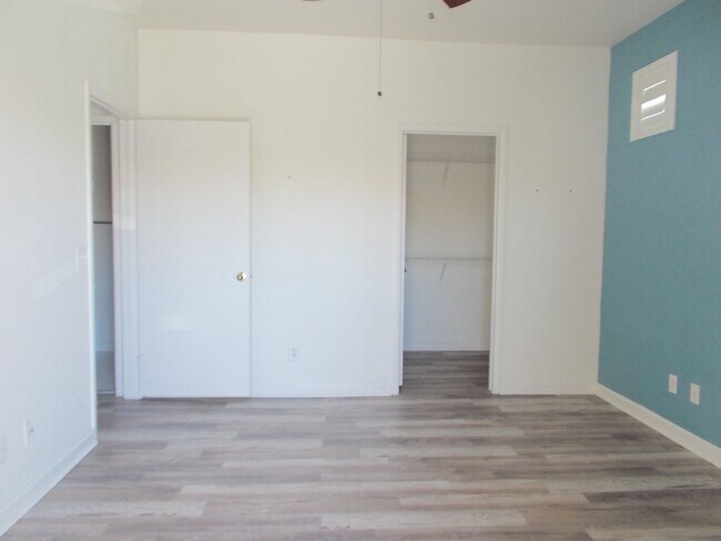 Building Photo - Beautiful 1-Bedroom Condo in Prime Bella V...