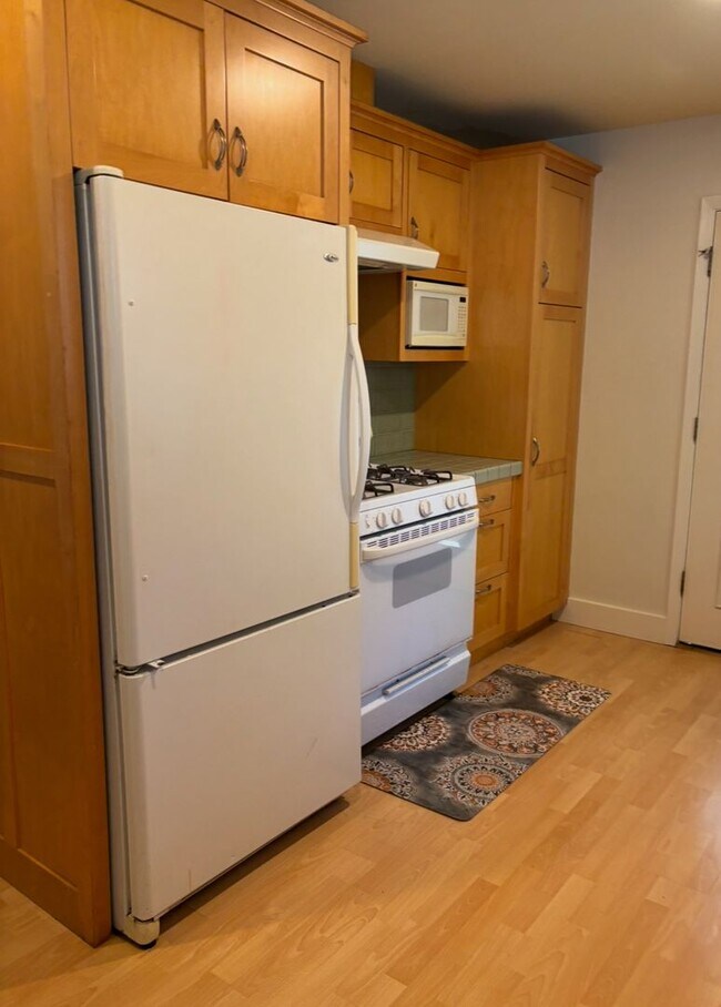 Building Photo - MOVE IN SPECIAL!!!! Charming 3 bedroom 2 b...