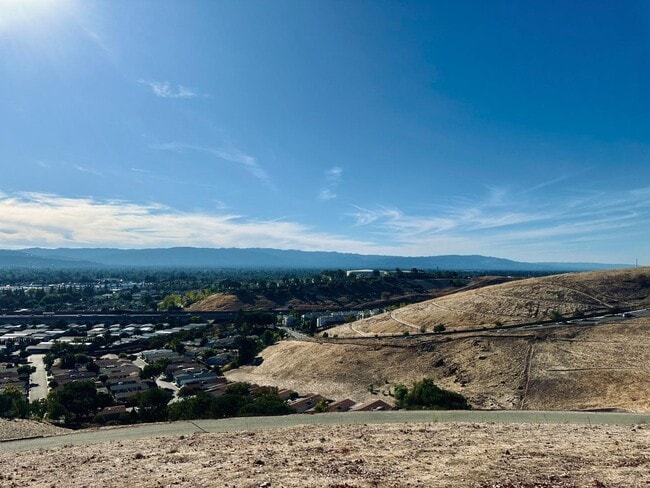 Building Photo - 2017 Mary Helen Ln