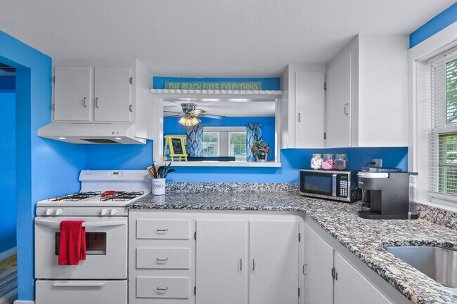 Building Photo - 822 N Ann St