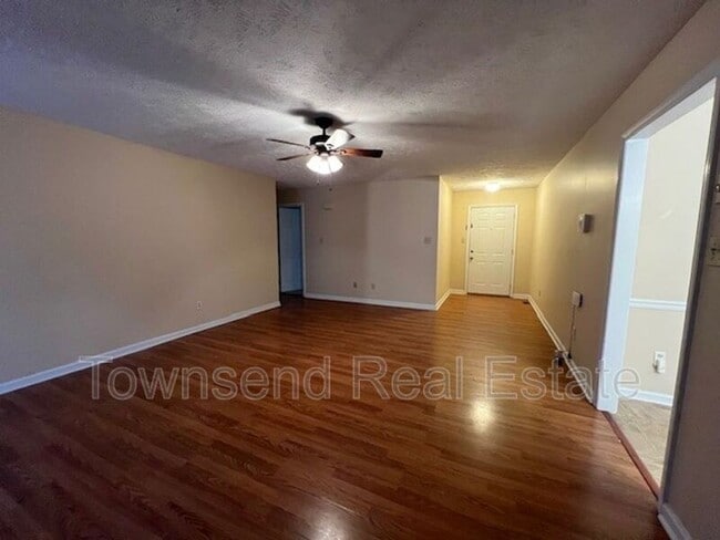 Building Photo - 3330 Crosswinds Dr