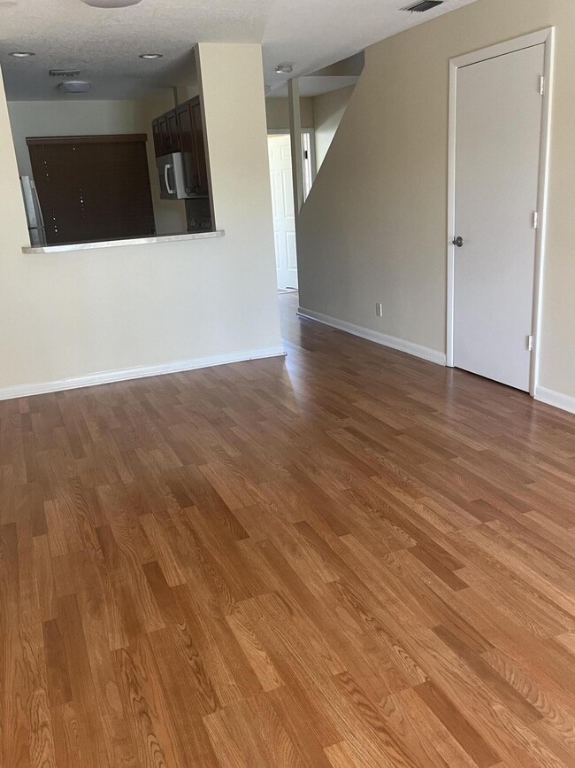 Building Photo - 1627 Hawthorne Pl