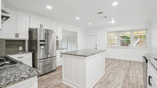 Building Photo - 3855 Crest Cove Cir