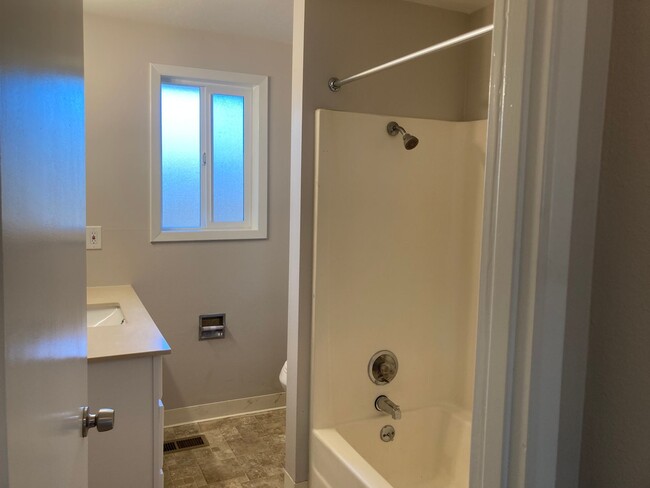 Building Photo - 2 Bedroom 1 bath Brownsville, Oregon