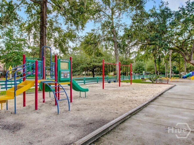 Building Photo - 2 St Ives Dr