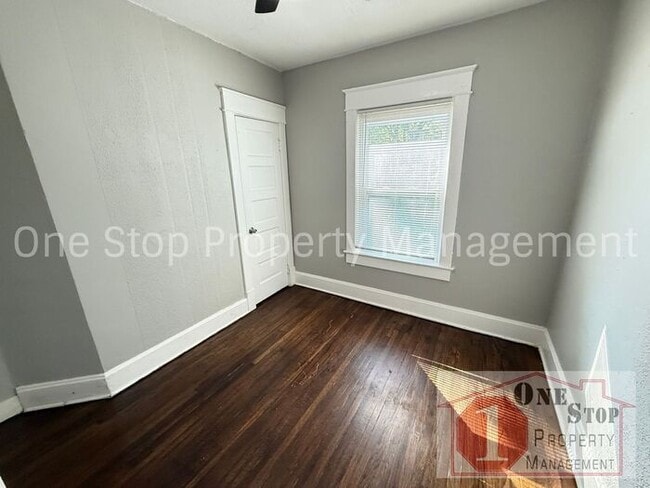 Building Photo - Spacious 3-bedroom, 2-bath house in Kansas City!