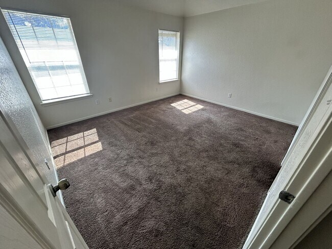 Building Photo - Great Home For Rent