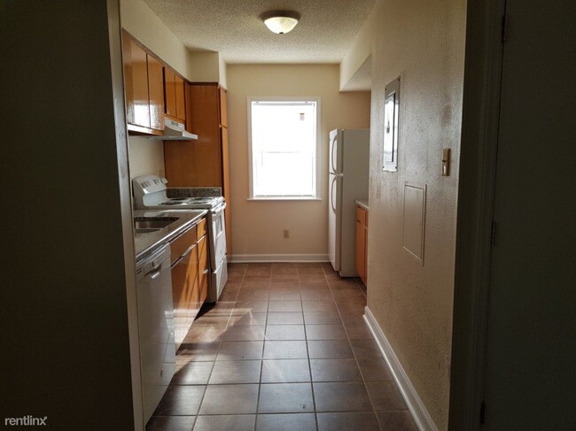 Building Photo - 2 br, 2.5 bath  - Avery Close