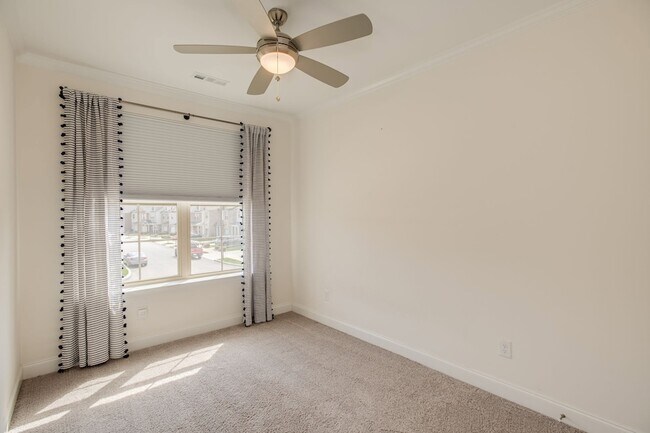 Building Photo - 3125 Sassafras Ln