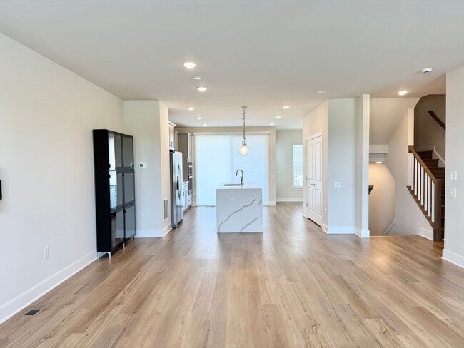 Building Photo - POTOMAC SHORES - BEAUTIFUL VIEWS! (interne...