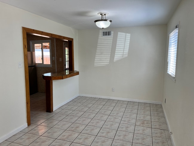 Building Photo - "Charming 3-Bed Retreat in Aurora!"