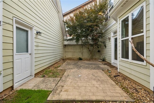 Building Photo - 1668 Habershal Dr NW