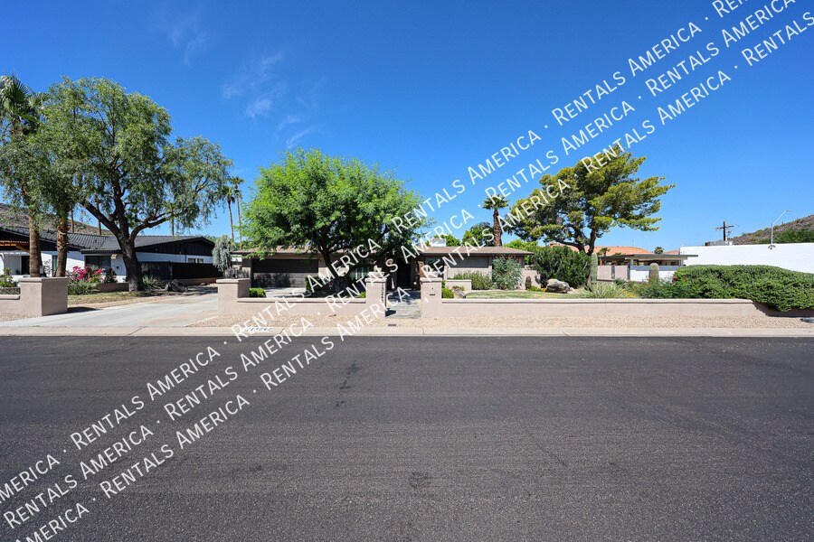 Building Photo - 13242 N 11th Ave