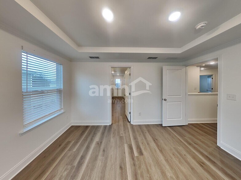 Building Photo - 6059 Rosemore Ln