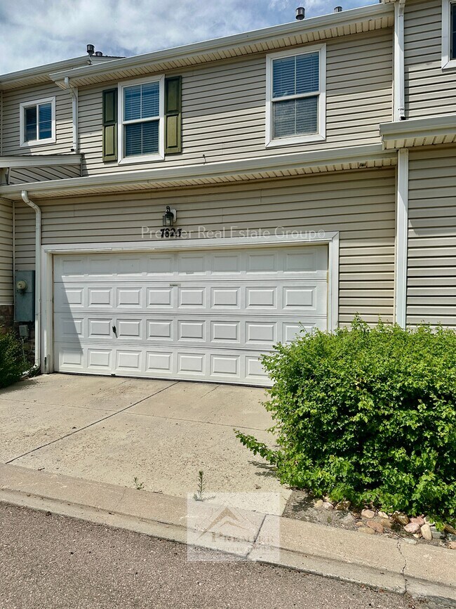 Building Photo - 7825 Sandy Spgs