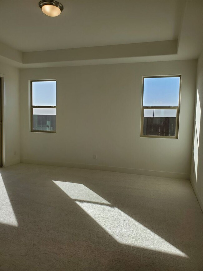 Building Photo - Next Gen Home with main house and guess unit in Spring lake Area