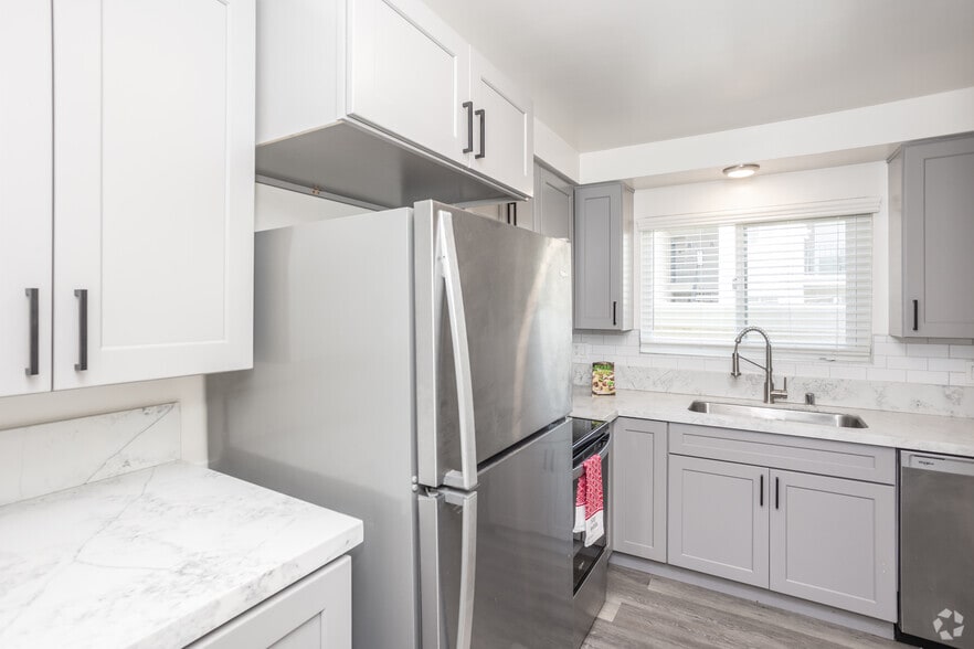 Primary Photo - Florentine Apartments