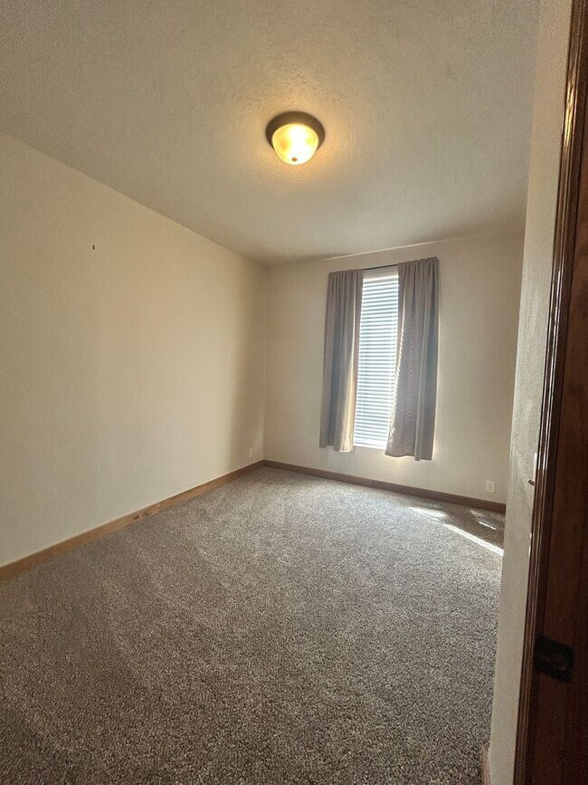 Building Photo - 3 Bed, 2 Bath Home on 5 Acres – Florence, ...