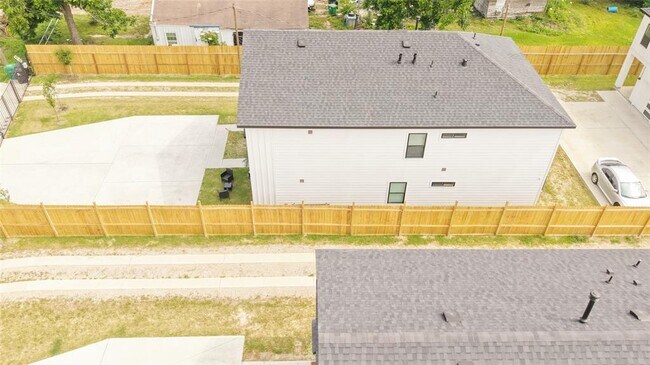 Building Photo - 5204 Gold St